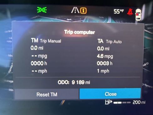 Certified 2025 Volvo XC40 B5 Plus AWD/4WD image 21