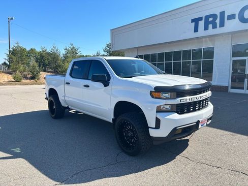 Used 2020 Chevrolet Silverado 1500 Custom w/ Custom Value Package AWD/4WD image 6