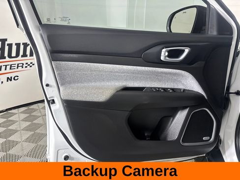 Used 2024 Jeep Compass Latitude w/ Sun and Sound Group AWD/4WD image 11
