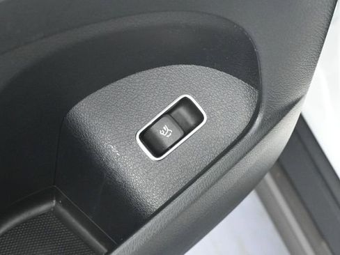 Used 2025 Mercedes-Benz GLS 450 4MATIC image 12