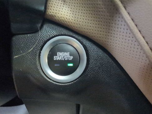 Used 2023 Chevrolet Equinox Premier image 17