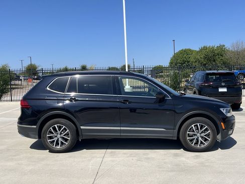 Used 2018 Volkswagen Tiguan SE FWD image 3