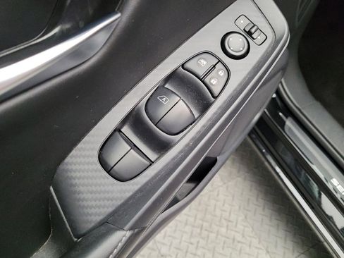 Used 2018 Jeep Grand Cherokee Altitude image 27