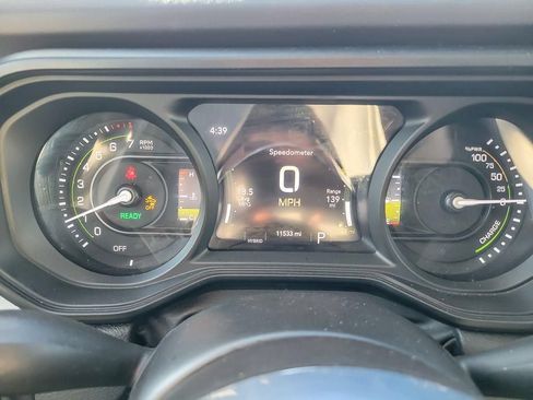 Certified 2025 Jeep Wrangler Unlimited Sahara w/ Safety Group AWD/4WD image 13