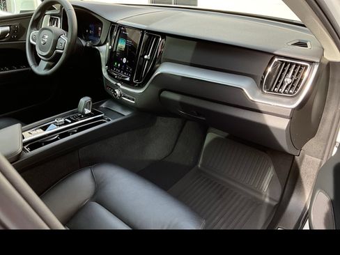 Certified 2023 Volvo XC60 B5 Core w/ Climate Package AWD/4WD image 9