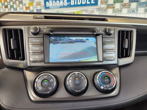 Used 2015 Toyota RAV4 LE AWD/4WD image 8