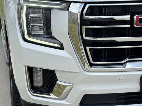 Used 2021 GMC Yukon XL SLT w/ SLT Luxury Plus Package image 10