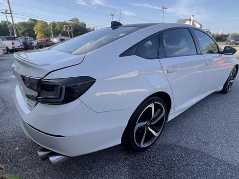 Used 2018 Honda Accord Sport image 7