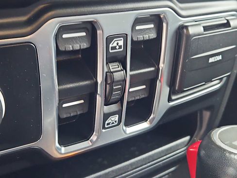 Used 2023 Jeep Wrangler Unlimited Sahara w/ Cold Weather Group AWD/4WD image 30