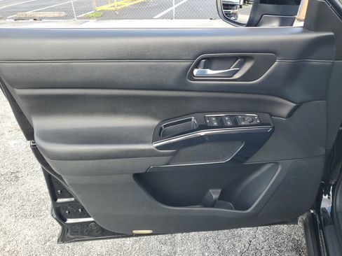Used 2022 Nissan Pathfinder S FWD image 9