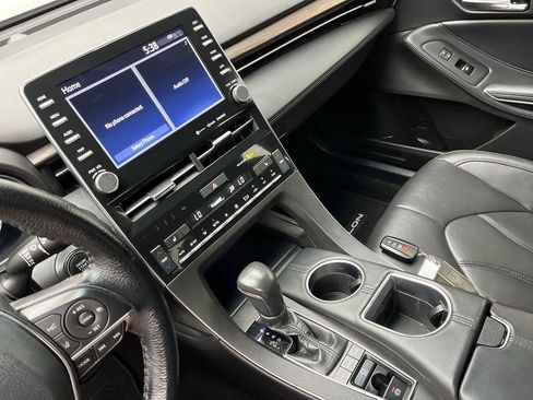 Used 2020 Toyota Avalon XLE w/ Carpet Mat Package FWD image 16