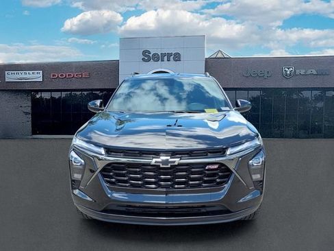 Used 2025 Chevrolet Trax RS w/ Driver Confidence Package FWD image 2