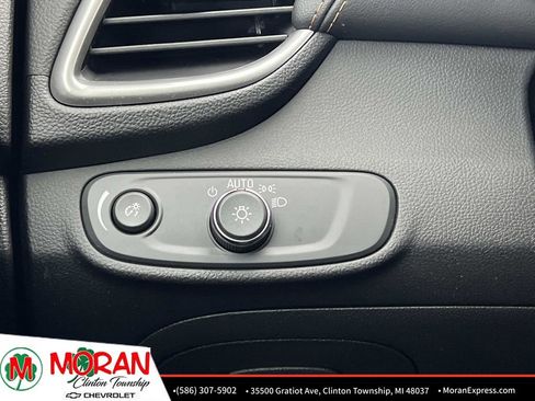 Certified 2022 Chevrolet Trax LT w/ Midnight Edition image 26