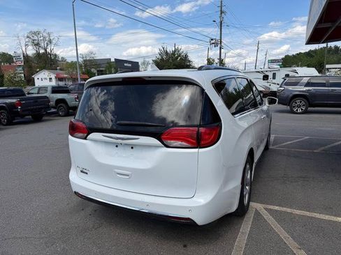 Used 2018 Chrysler Pacifica Touring-L w/ Tire & Wheel Group image 4