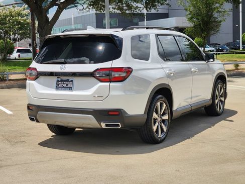 Used 2025 Honda Pilot Touring image 7