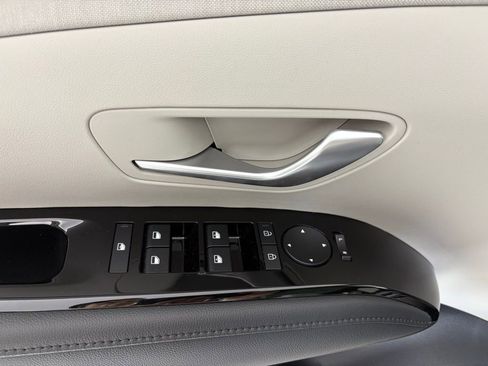 New 2025 Hyundai Tucson Limited FWD image 18