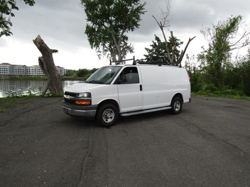 Used 2020 Chevrolet Express 2500 w/ Driver Convenience Package RWD image 2