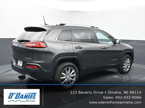 Used 2018 Jeep Cherokee Limited image 5