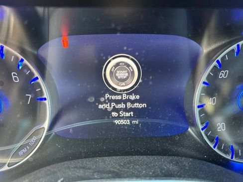 Used 2018 Chrysler Pacifica Touring-L Plus FWD image 12