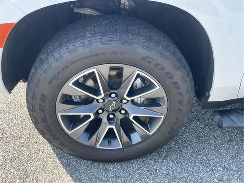 Used 2021 Chevrolet Tahoe Z71 w/ Z71 Signature Package image 11