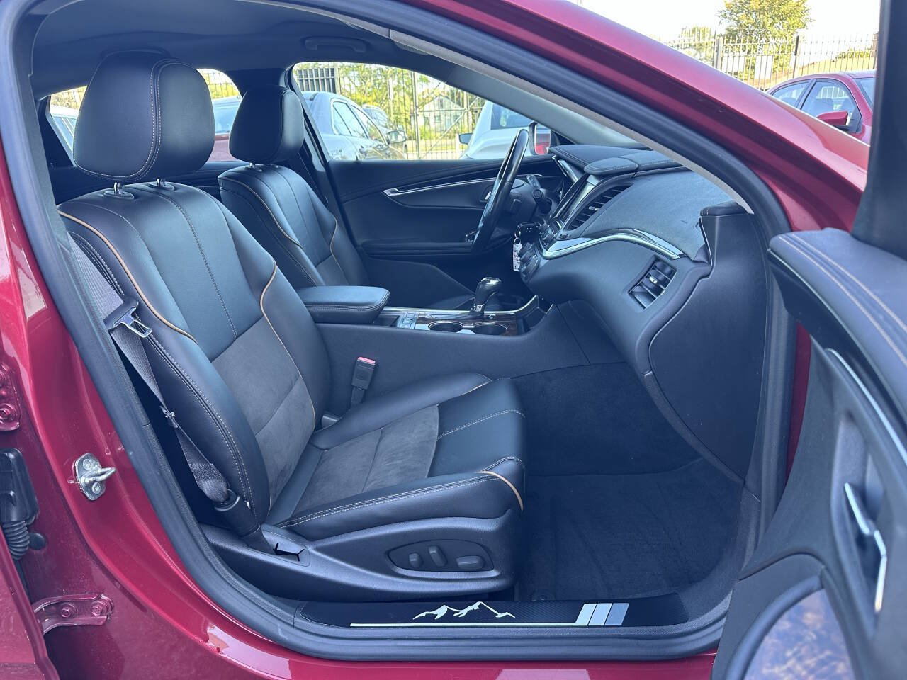 Used 2015 Chevrolet Impala LT w/ Convenience Package FWD image 37