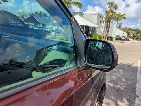 Used 2020 Toyota Sienna XLE w/ XLE Navigation Package image 18