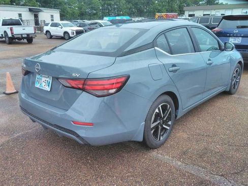 Used 2024 Nissan Sentra SV FWD image 2