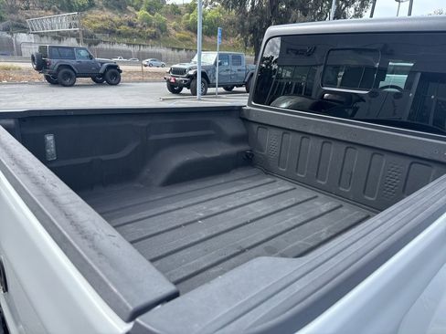 Used 2021 Jeep Gladiator Sport image 8