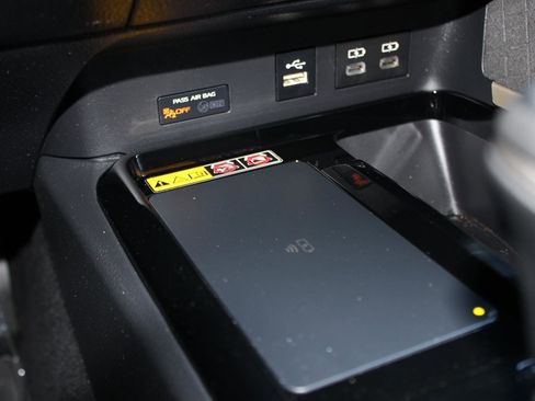 Used 2025 Toyota Camry XLE FWD image 22