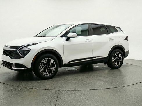 Used 2025 Kia Sportage LX FWD image 3