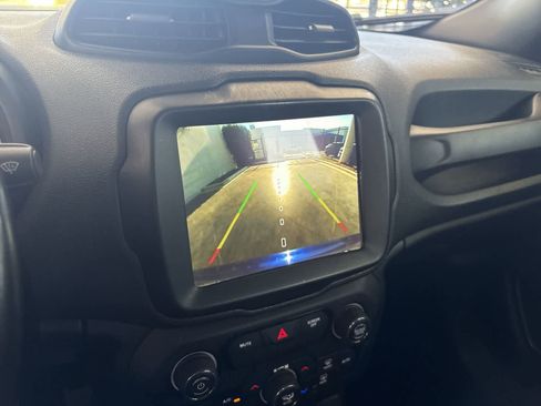 Used 2020 Jeep Renegade Altitude image 27