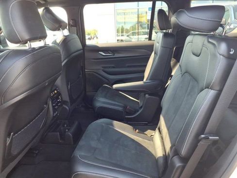 Used 2025 Jeep Grand Cherokee L Altitude AWD/4WD image 26