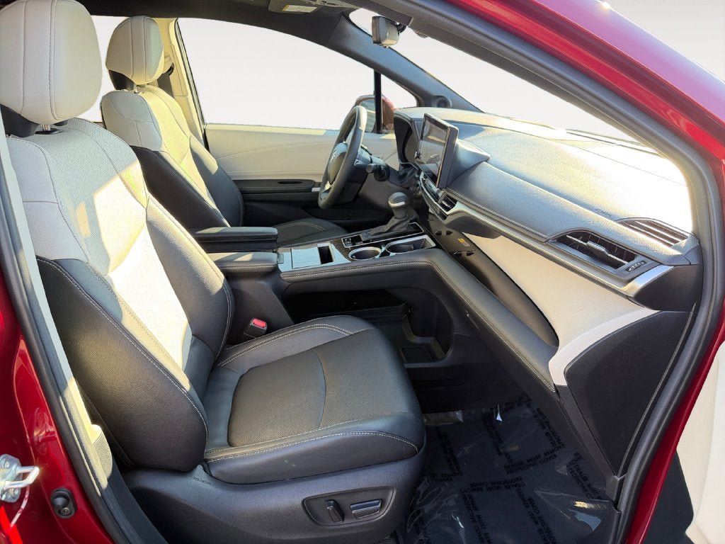Used 2025 Toyota Sienna Platinum AWD/4WD image 25