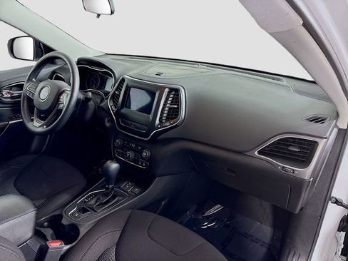Used 2019 Jeep Cherokee Latitude w/ Popular Appearance Group FWD image 26