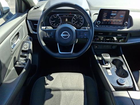 Used 2024 Nissan Rogue SV image 11