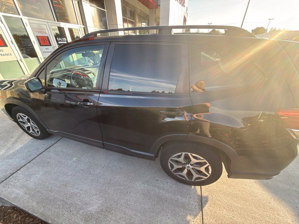 Used 2019 Subaru Forester Premium w/ All-Weather Package AWD/4WD image 8