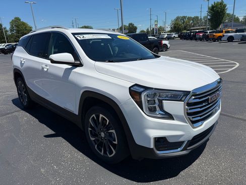 Used 2022 GMC Terrain SLT w/ LPO, Floor Liner Package AWD/4WD image 4