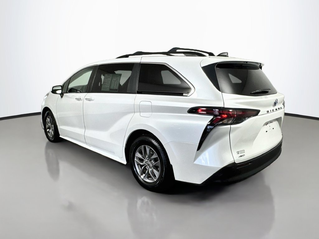 Used 2023 Toyota Sienna XLE AWD/4WD image 6