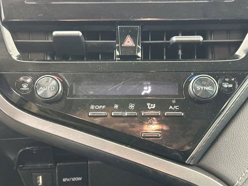 Used 2023 Toyota Camry SE FWD image 13