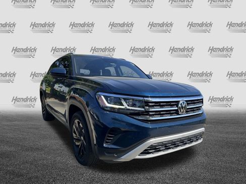 Used 2022 Volkswagen Atlas Cross Sport SE image 2
