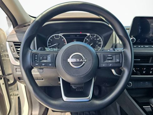 Used 2023 Nissan Rogue S AWD/4WD image 18