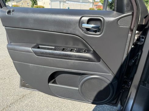 Used 2015 Jeep Patriot High Altitude FWD image 24