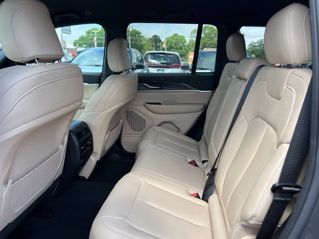 Used 2024 Jeep Grand Cherokee Limited AWD/4WD image 15