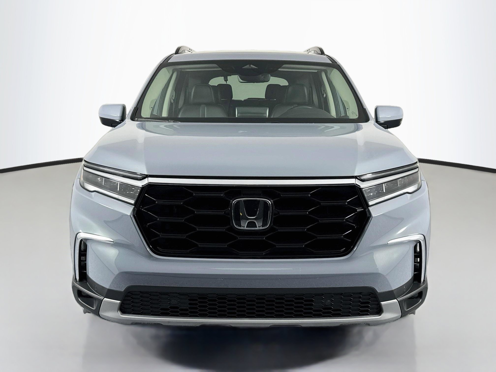 Certified 2025 Honda Pilot Touring image 2
