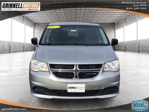 Used 2017 Dodge Grand Caravan SE image 2