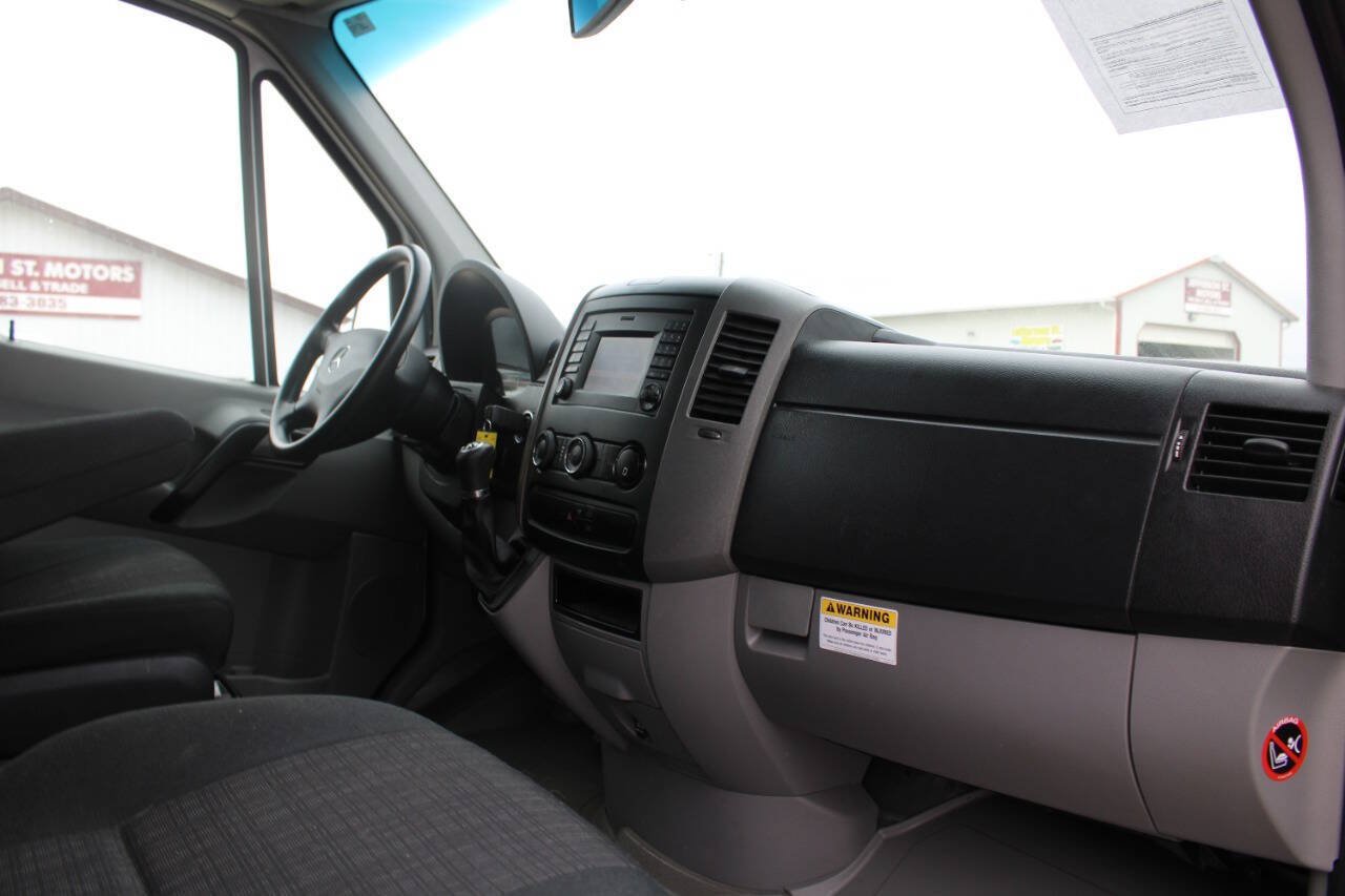 Used 2015 Mercedes-Benz Sprinter 2500 image 12