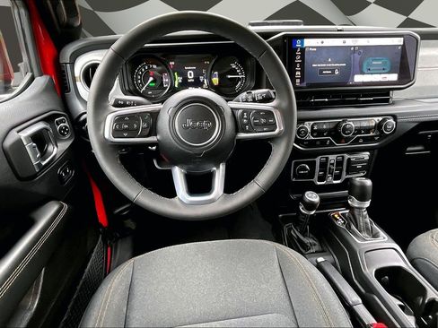 Used 2025 Jeep Wrangler Unlimited Sahara AWD/4WD image 5