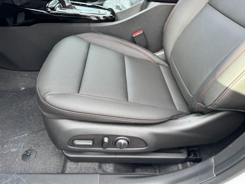 New 2026 Chevrolet Trax RS w/ Sunroof Package FWD image 8