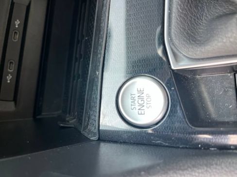 Used 2025 Volkswagen Taos SE FWD image 20