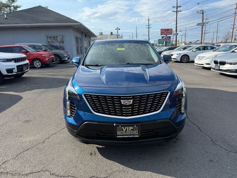 Used 2019 Cadillac XT4 Luxury w/ Cold Weather Package image 2